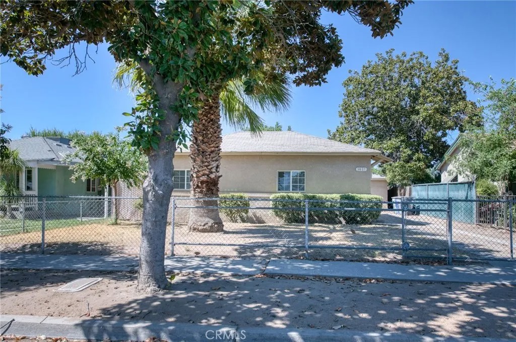 3827 E Hamilton