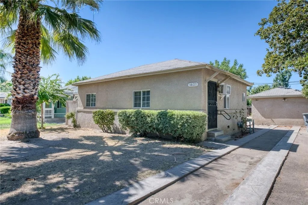 3827 E Hamilton