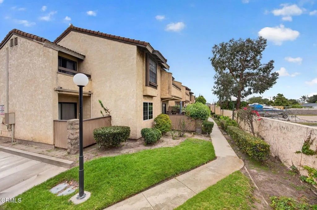 Photo of 176 Fashion Park Place, Oxnard, CA 93033 (MLS # V1-35786)