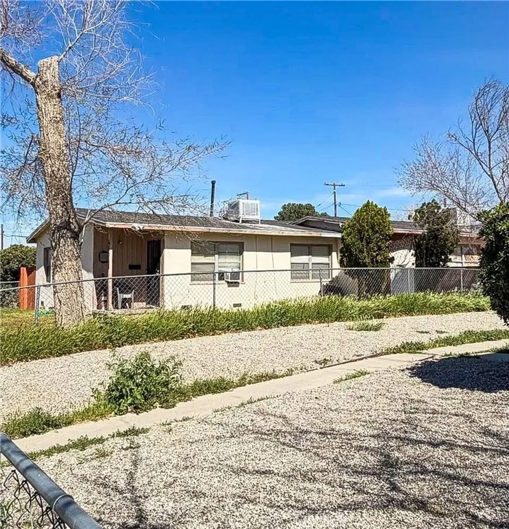 Photo of 45348 10th St, Lancaster, CA 93534 (MLS # SR26061416)