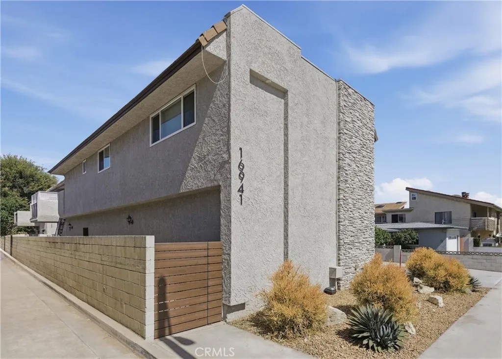 16941 Hoskins