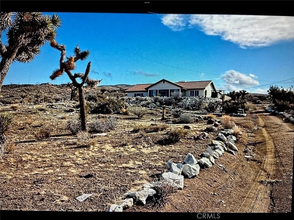 Photo of 25373 Valley View Road, Apple Valley, CA 92308 (MLS # SW26032980)