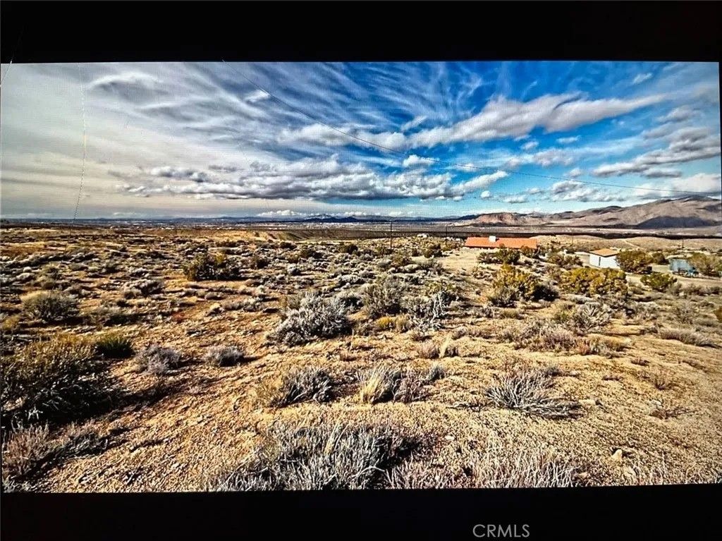 Photo of 25373 Valley View Road, Apple Valley, CA 92308 (MLS # SW26032980)