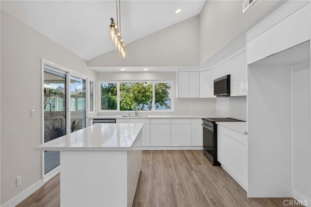 1232 E Shalene