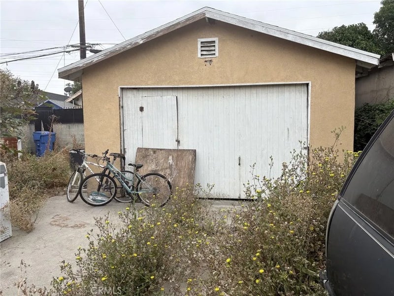 922 E 97th