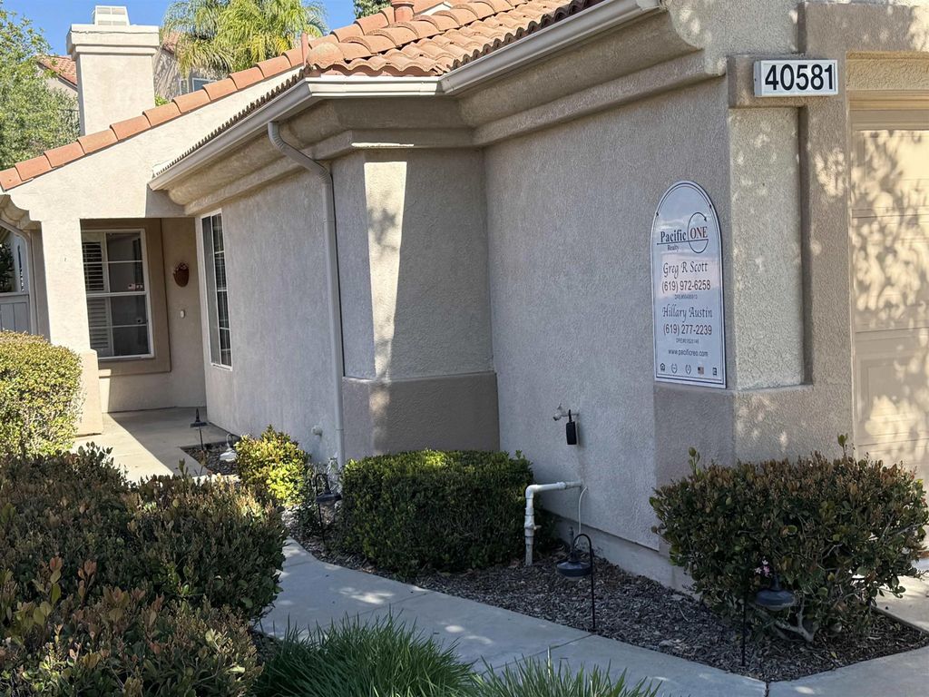 Photo of 40581 Corte Albara, Murrieta, CA 92562 (MLS # 260005545)