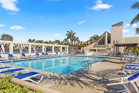 Tiny photo for 16580 Bordeaux Ln, Huntington Beach, CA 92649 (MLS # OC26060246)