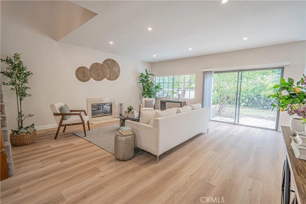 6527 Beachview Drive