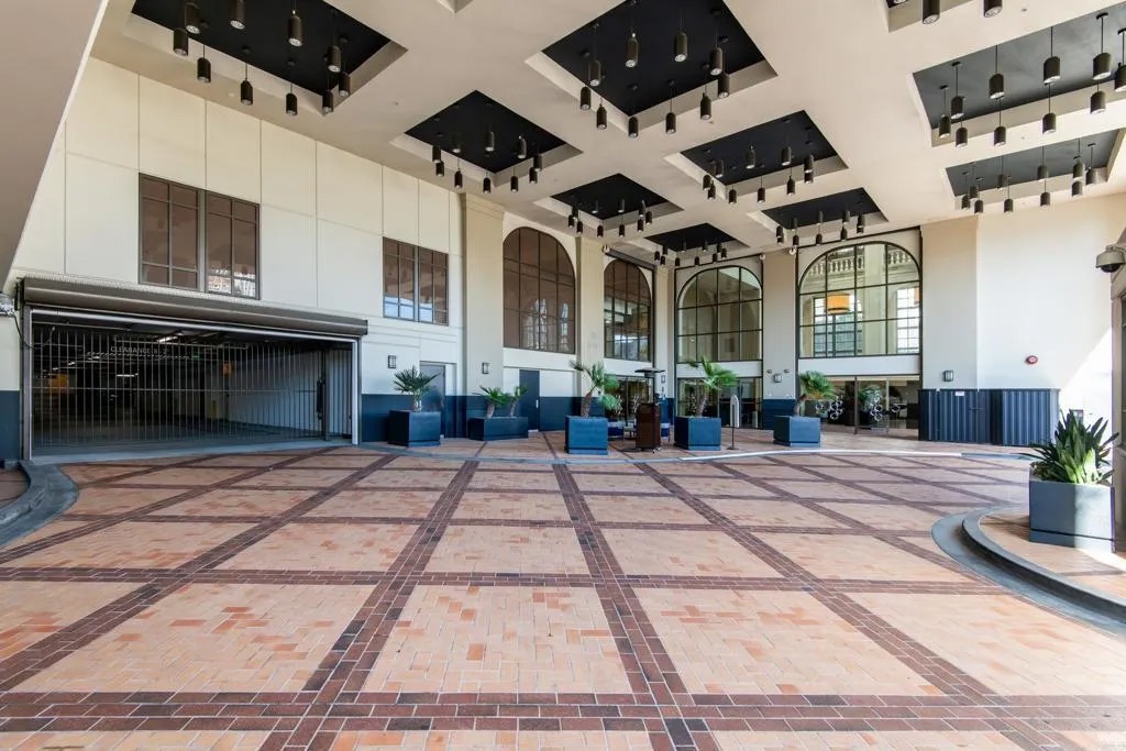 700 W E STREET 1904