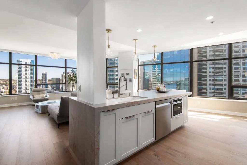 700 W E STREET 1904