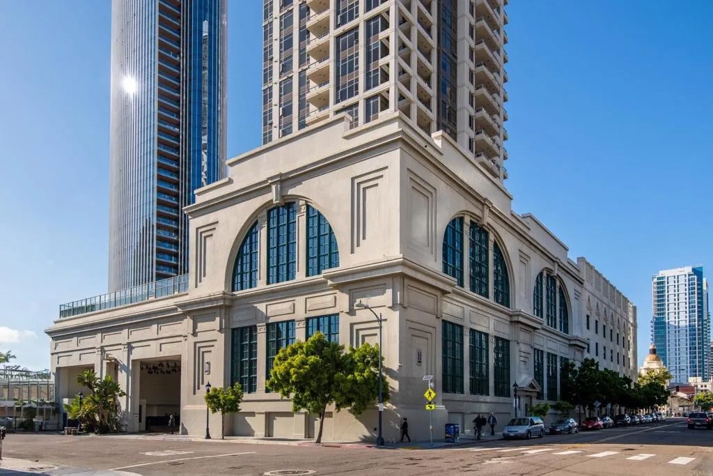 700 W E STREET 1904