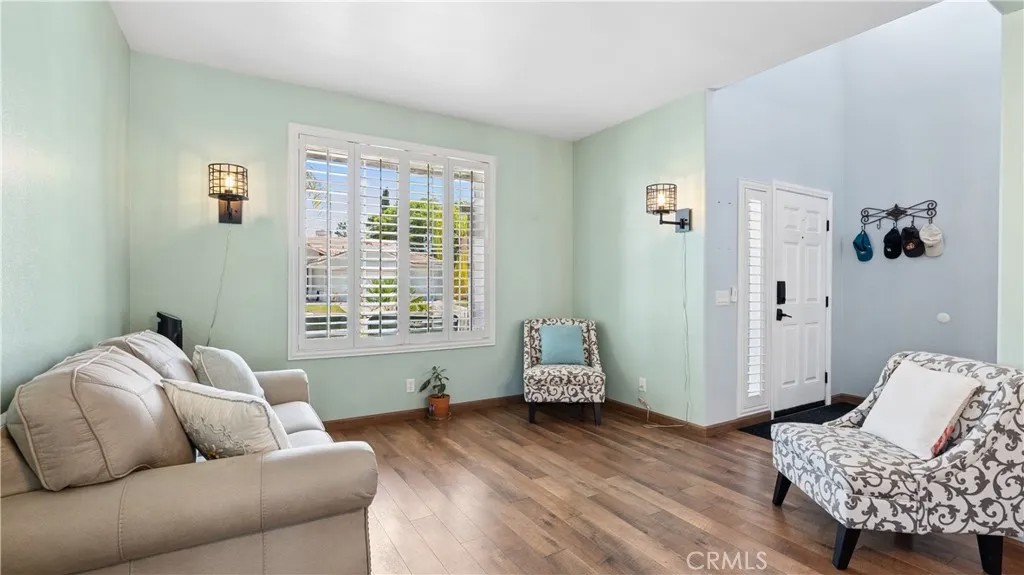 4048 De Anza