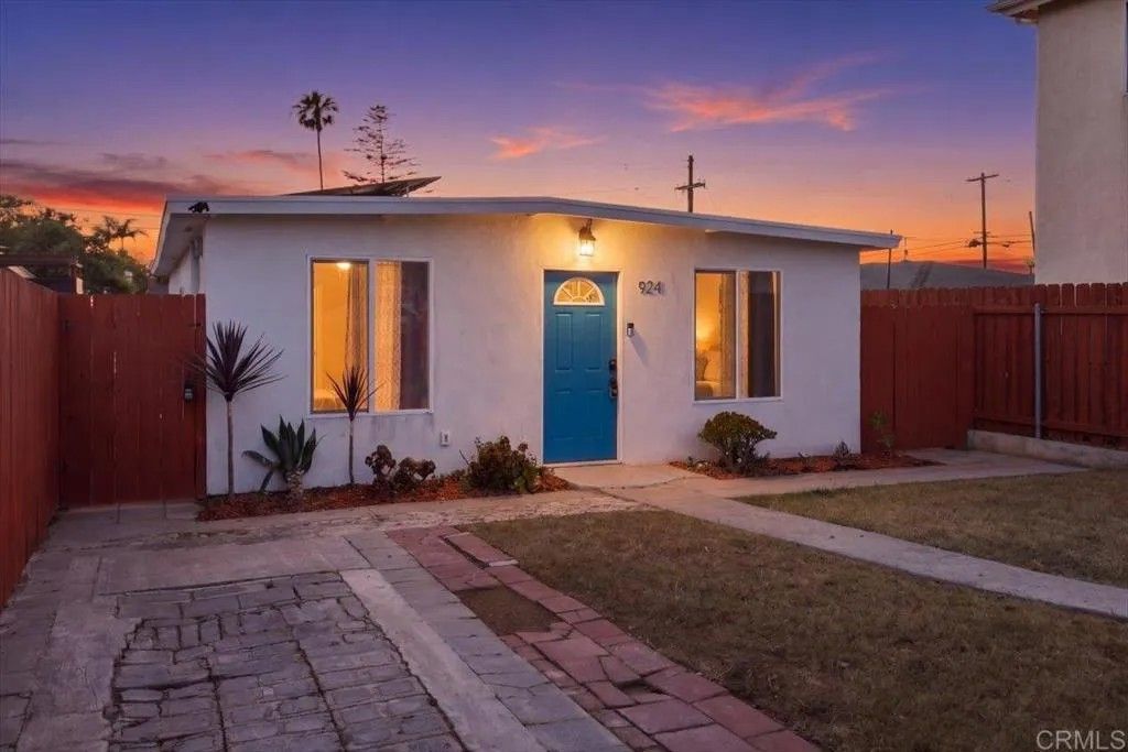 Photo of 924 Florida Street, Imperial Beach, CA 91932 (MLS # PTP2603640)