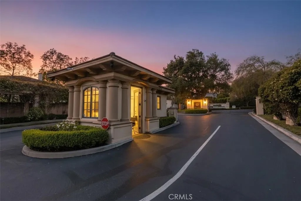 729 Carriage House Dr.