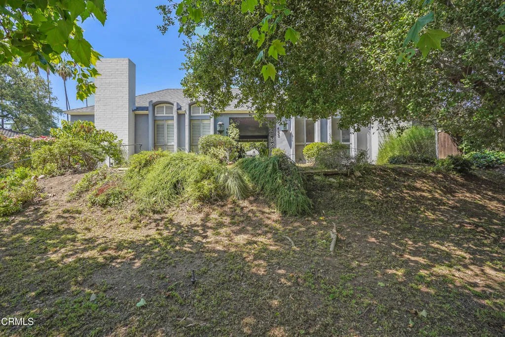 463 Mariposa Avenue