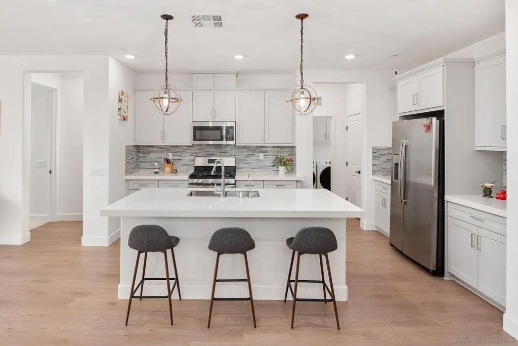 Photo of 1091 Barry Pl, Escondido, CA 92026 (MLS # 250044594)