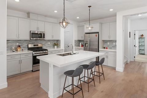 Photo of 1091 Barry Pl, Escondido, CA 92026 (MLS # 250044594)