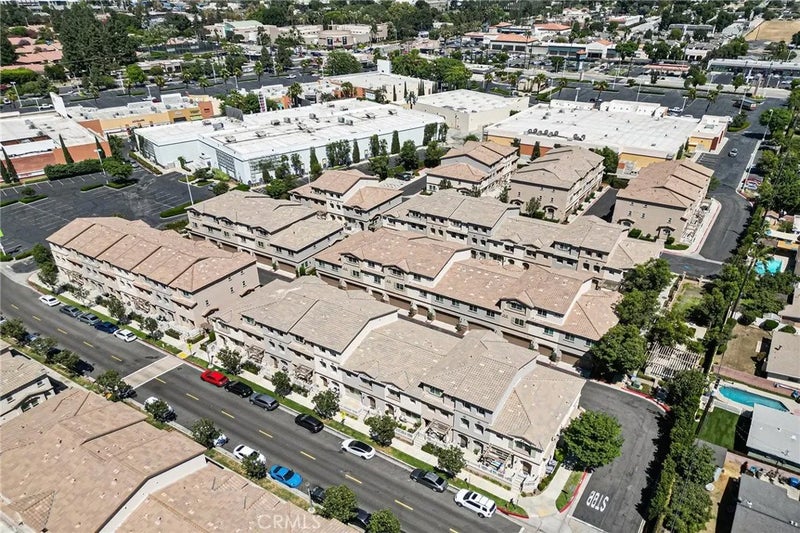 318 N Calvados
