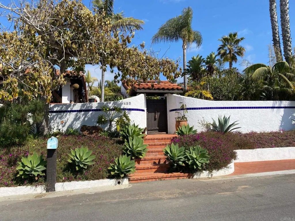 Photo of 122 S Rios Ave #5, Solana Beach, CA 92075 (MLS # NDP2603675)