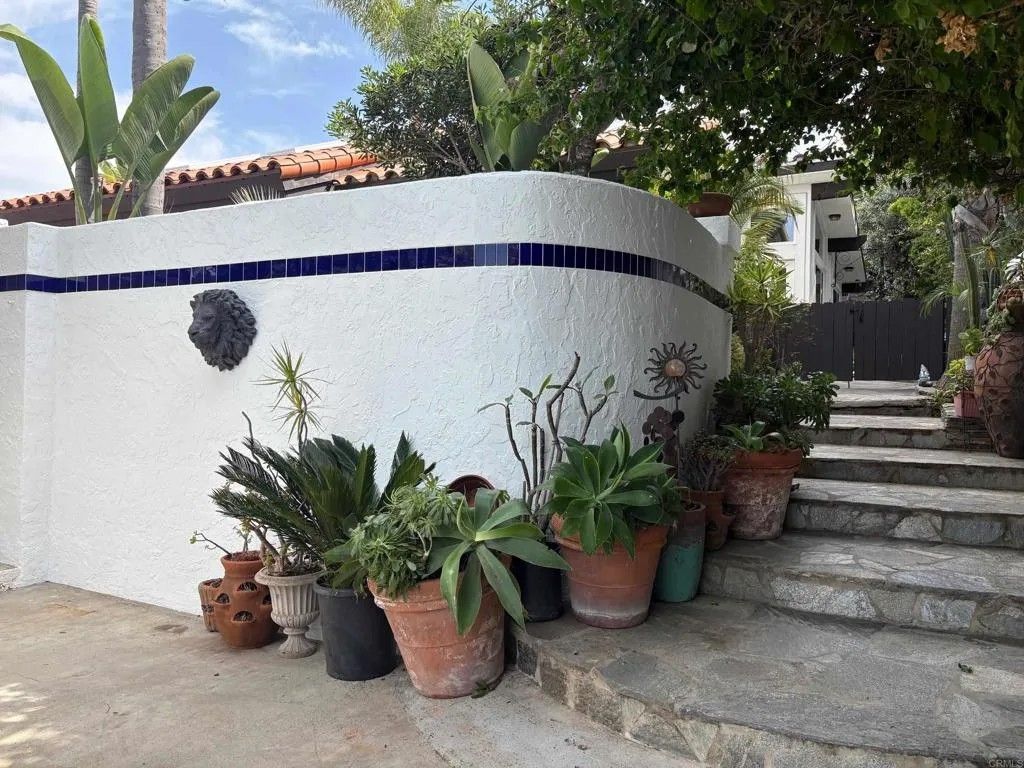 Photo of 122 S Rios Ave #5, Solana Beach, CA 92075 (MLS # NDP2603675)