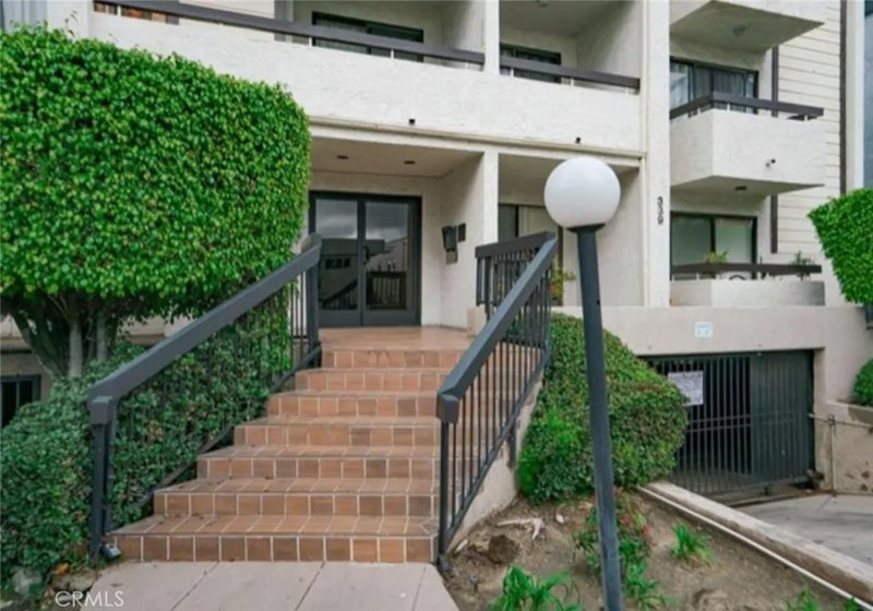 339 W Wilson 305