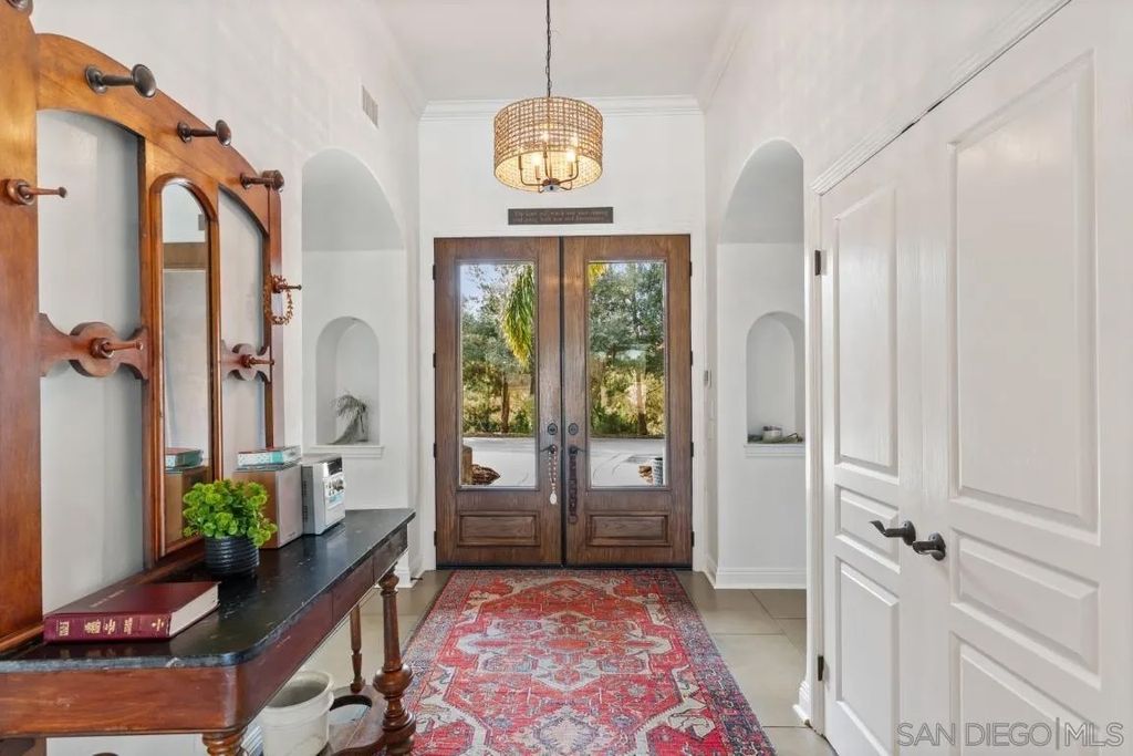 Photo of 1195 Via Encinos Dr, Fallbrook, CA 92028 (MLS # 260003054)