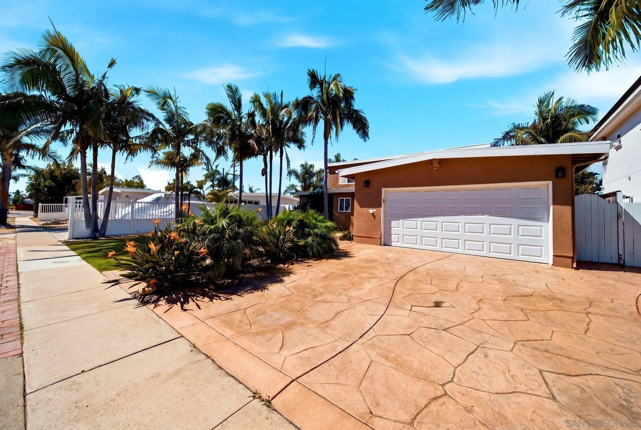 3642 Luna Ave