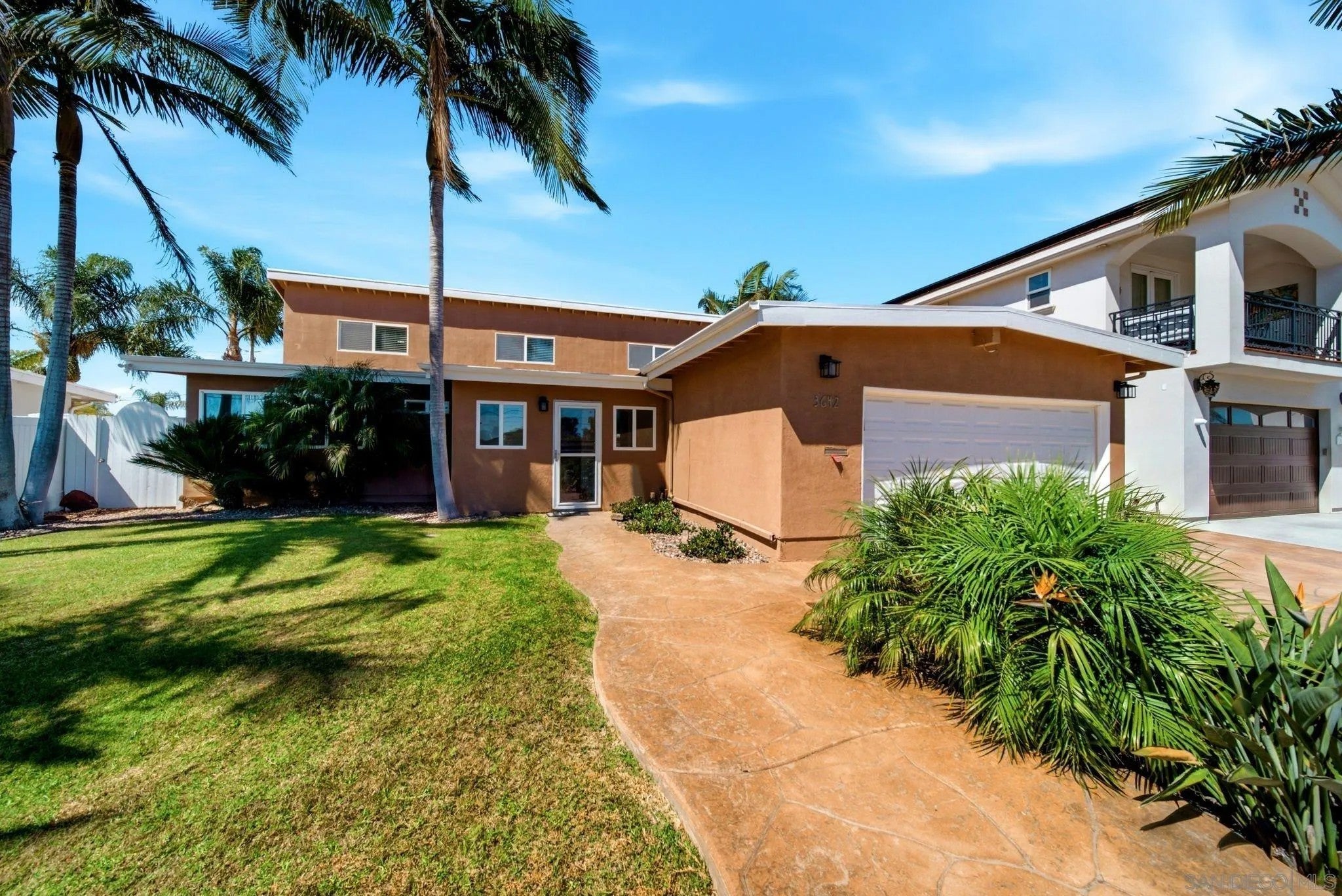 3642 Luna Ave
