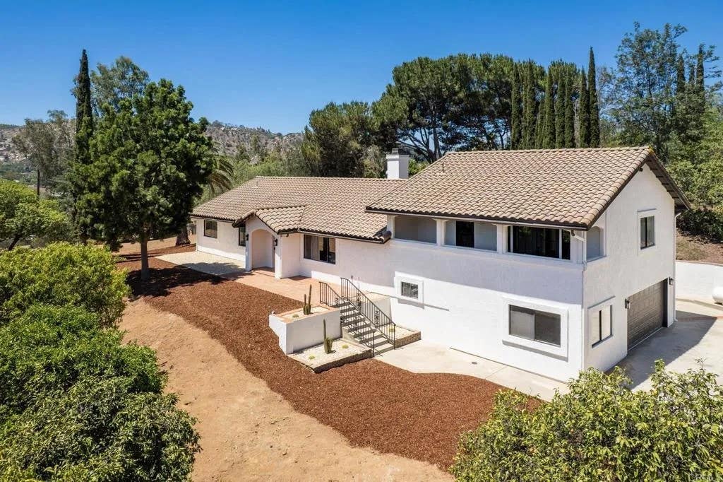 Photo of 1650 Silver Tree Lane, Escondido, CA 92026 (MLS # NDP2606812)