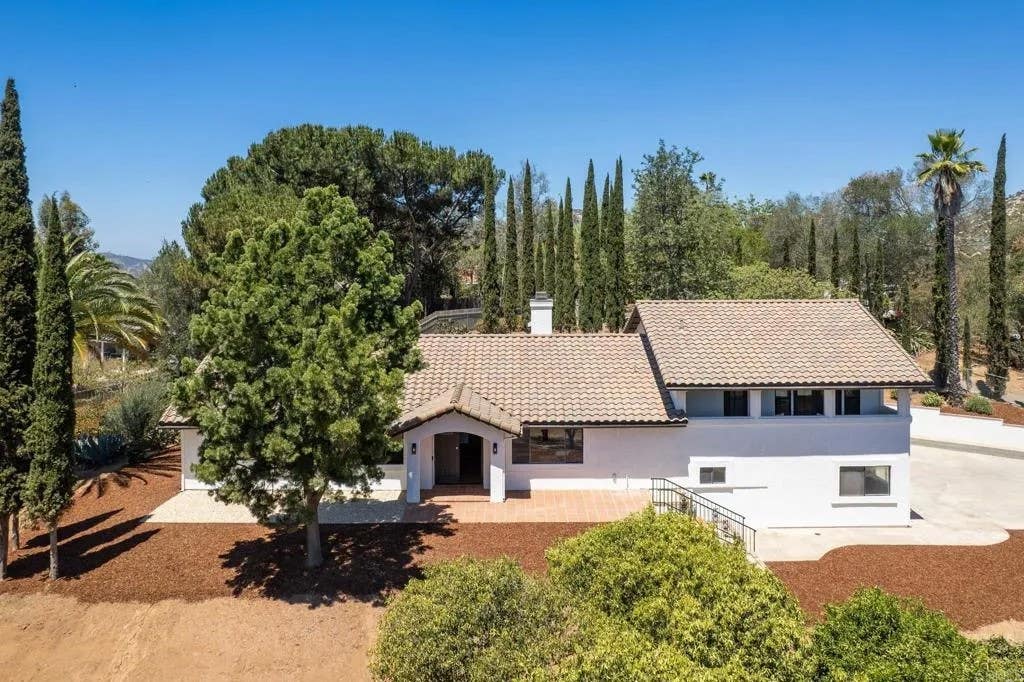 Photo of 1650 Silver Tree Lane, Escondido, CA 92026 (MLS # NDP2606812)