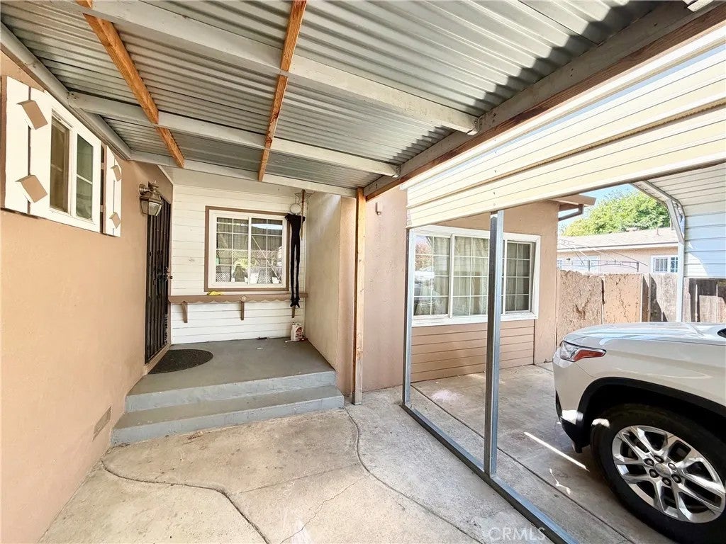 1720 E 26th