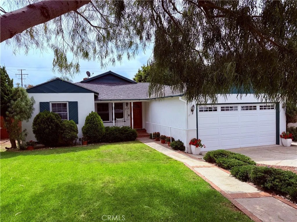 758 Bungalow