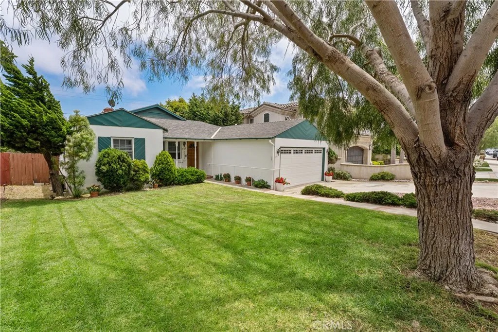 758 Bungalow