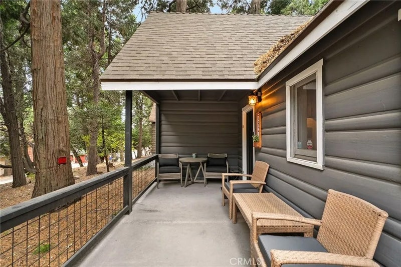 782 W Village