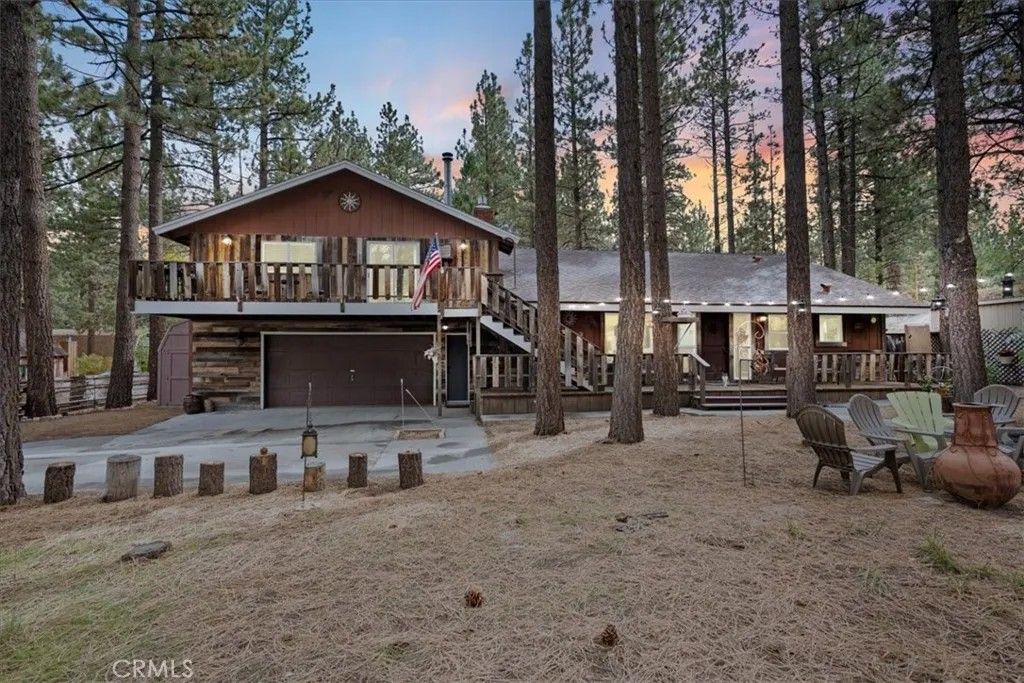 Photo of 904 E Barker Blvd, Big Bear, CA 92314 (MLS # CV25239114)
