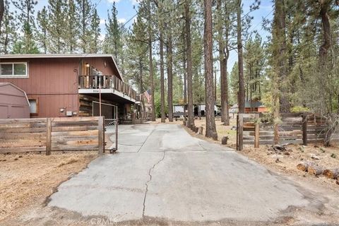 Tiny photo for 904 E Barker Blvd, Big Bear, CA 92314 (MLS # CV25239114)