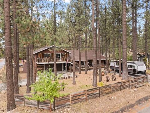 Tiny photo for 904 E Barker Blvd, Big Bear, CA 92314 (MLS # CV25239114)