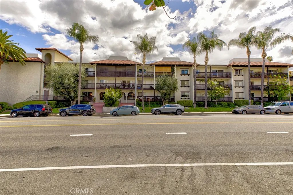5334 Lindley Avenue 337