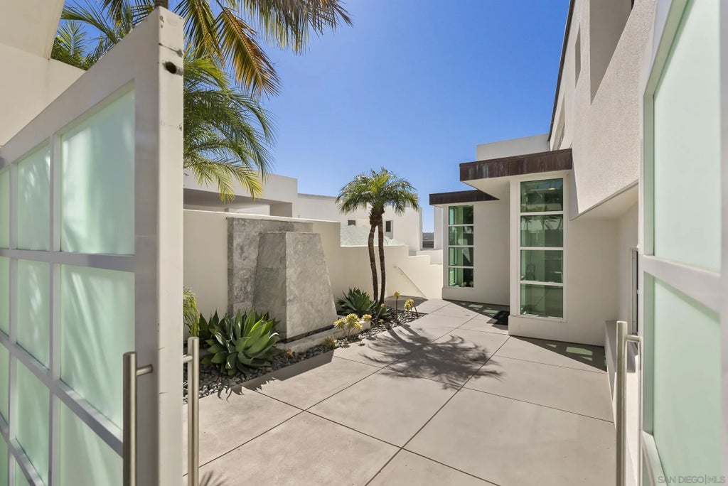 Photo of 121 Via De La Valle Ave, Del Mar, CA 92014 (MLS # 260013605)