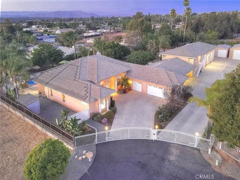 Photo of 17292 Bali DR, Riverside, CA 92504 (MLS # IG26138729)