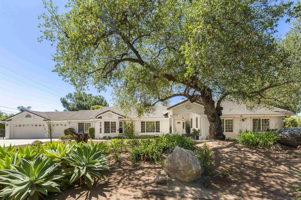 Photo of 10525 Burned Oak Lane, Escondido, CA 92026 (MLS # 260011020)