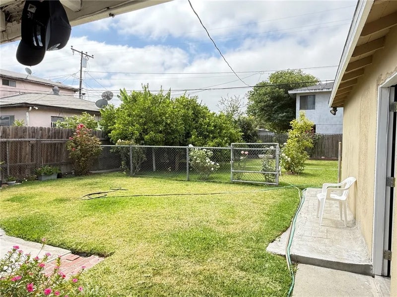 3070 E 70th
