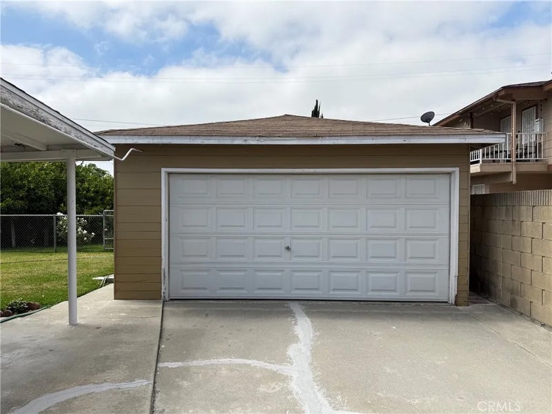 3070 E 70th