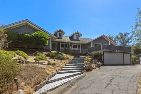 Photo of 1619 Ranchwood Lane, Fallbrook, CA 92028 (MLS # ND26200442)