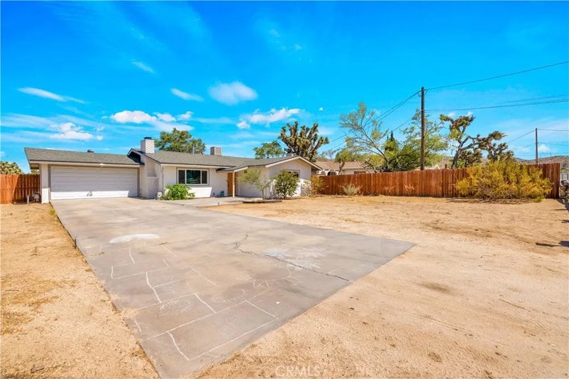 7563 Valley Vista Avenue