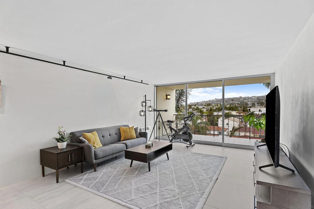 Photo of 4944 Cass St #604, San Diego, CA 92109 (MLS # 250043251)