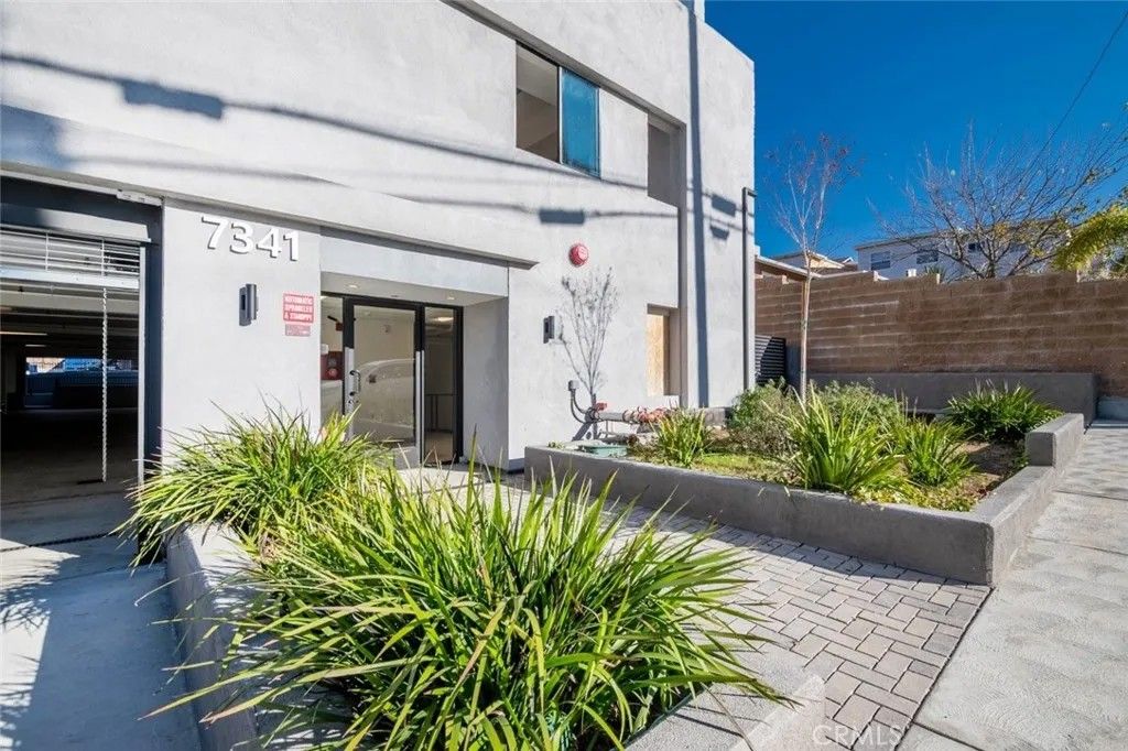 Photo of 7341 Valmont Street #102, Tujunga, CA 91042 (MLS # SR26072129)