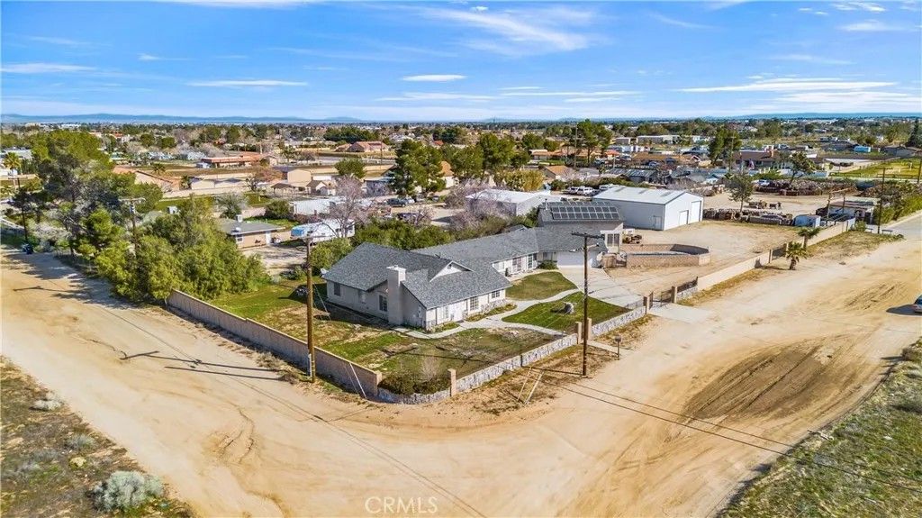 Photo of 2051 W Avenue L8, Lancaster, CA 93536 (MLS # SR26023159)