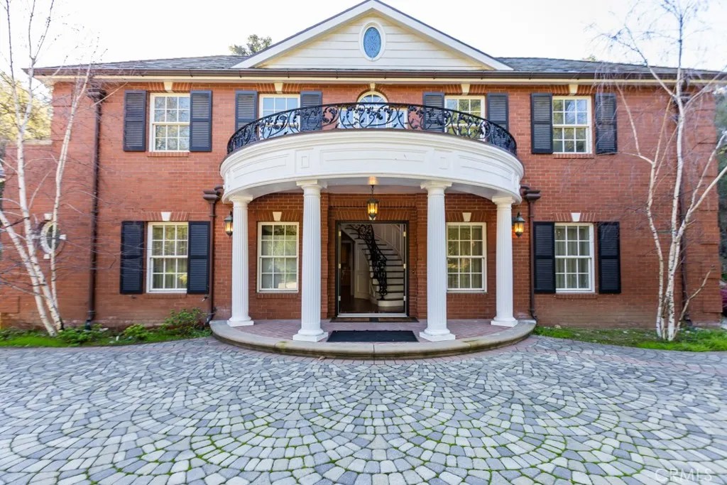 10 Woodlyn Lane
