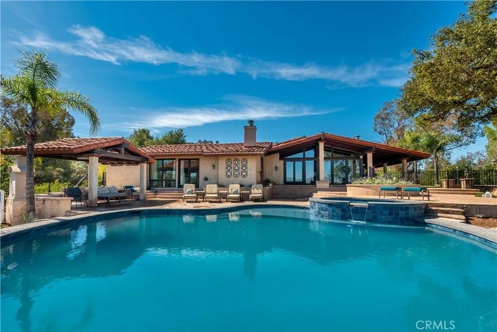 Photo of 23815 Park Belmonte, Calabasas, CA 91302 (MLS # SR26000023)